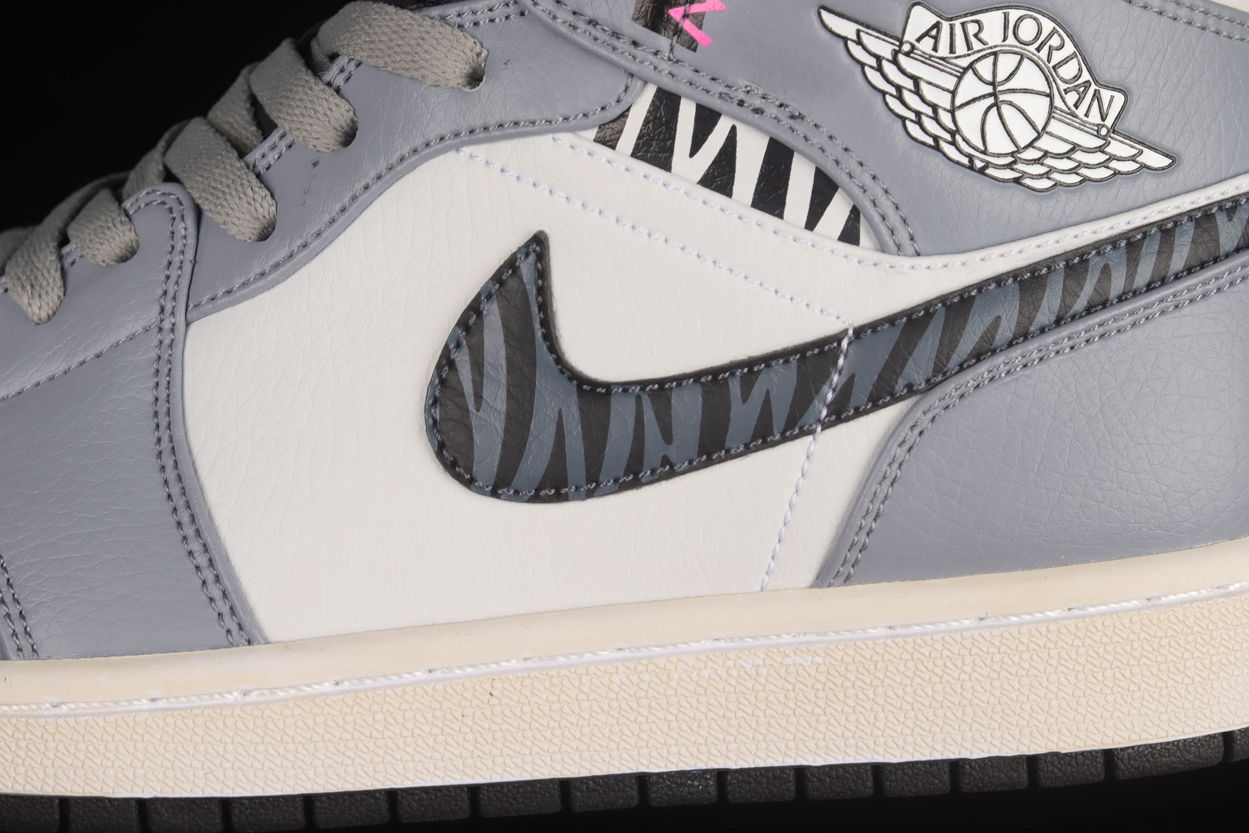 All Categories Air Jordan Jordan Series Basketball Shoes Air Jordan 1 Mid Air Jordan 1 Mid AJ1 Joe 1 Year of the Tiger Customized Chinese Basketball Shoes 554724-170